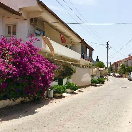 Izmir çeşmede Yazlık Kışlık Daire Daire Çeşme